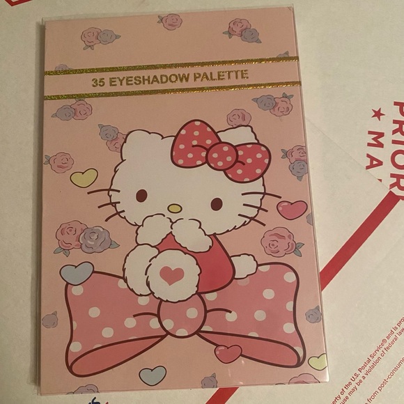 Hello Kitty EyeShadow Palette 35 Stunning Colors - Picture 6 of 6